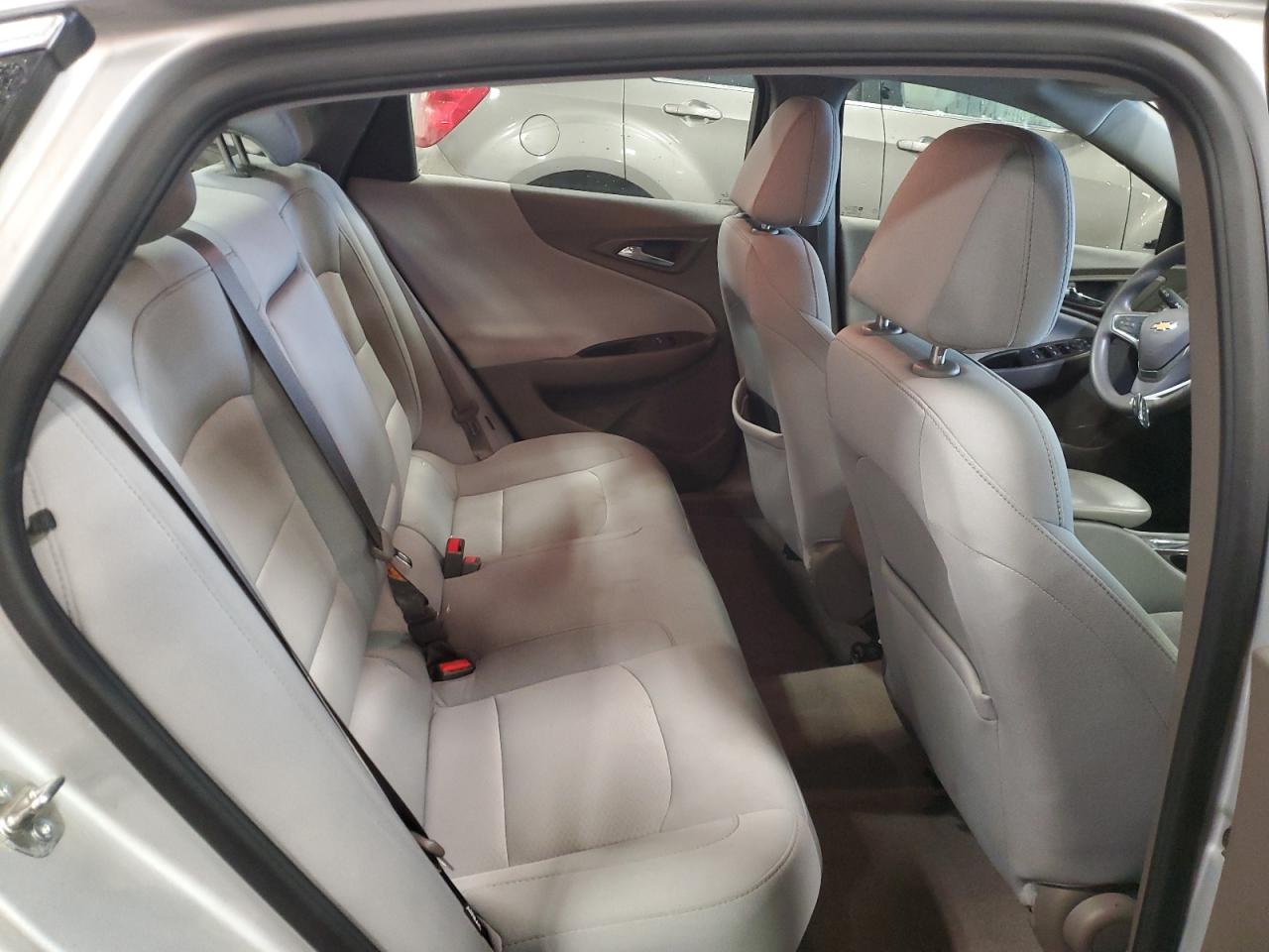 2018 Chevrolet Malibu - Image 10