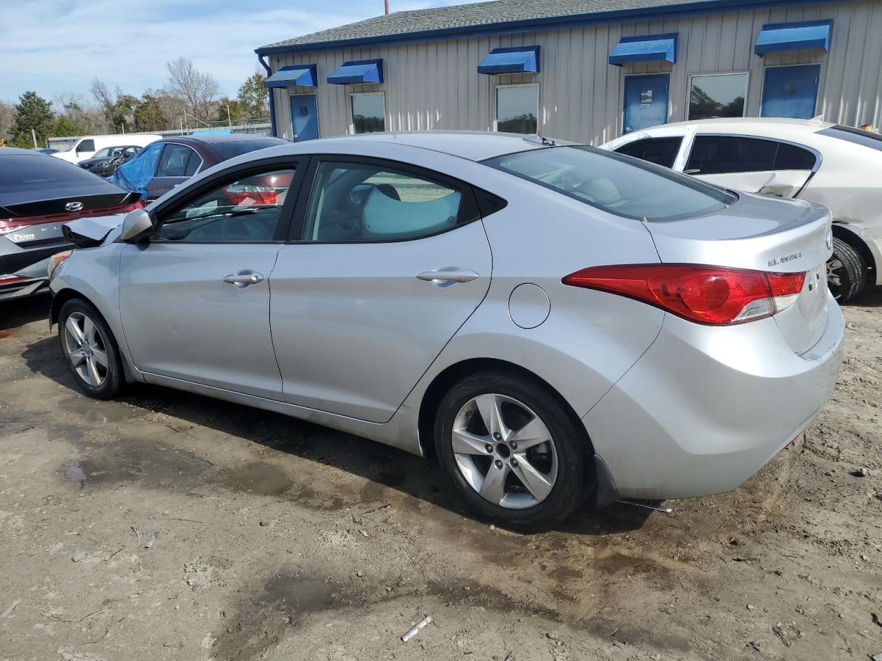 2013 Hyundai Elantra - Image 2