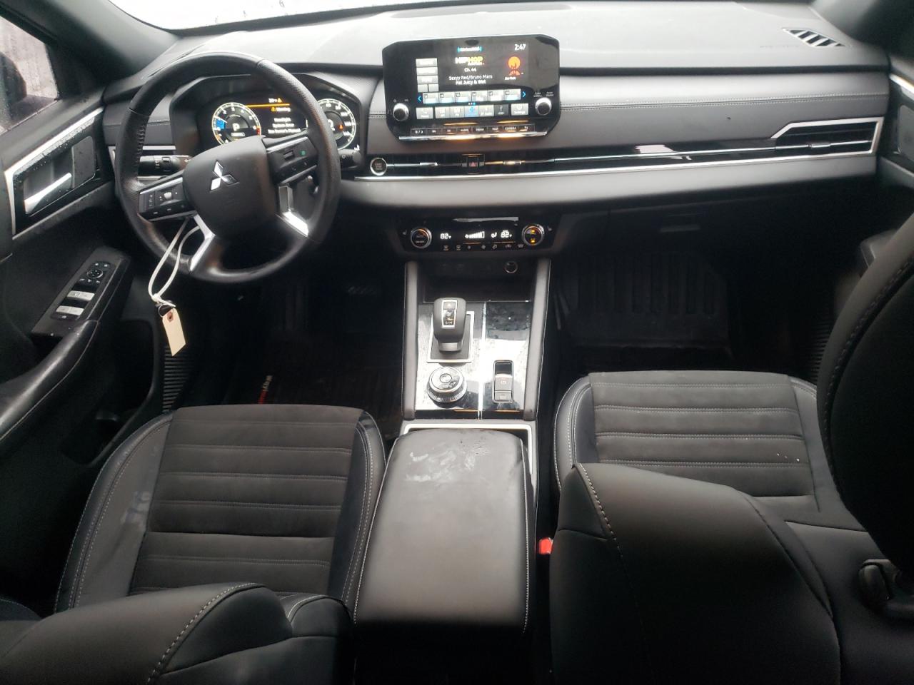 2024 Mitsubishi Outlander - Image 8