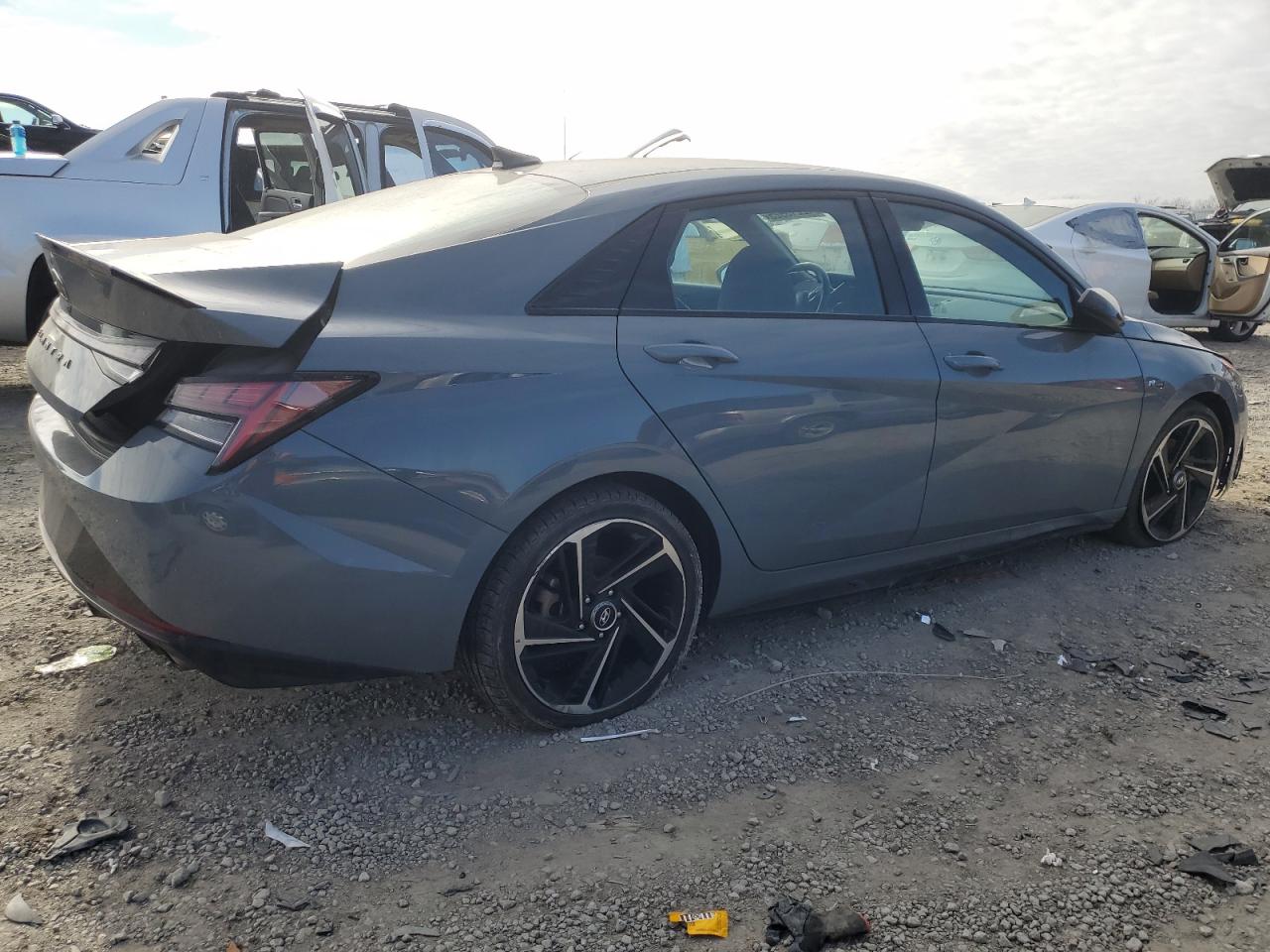 2022 Hyundai Elantra - Image 3