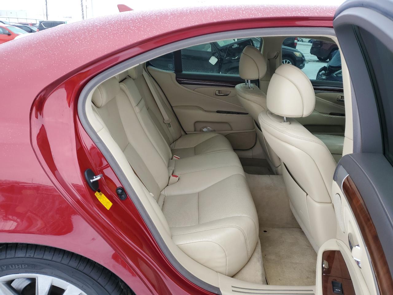 2013 Lexus LS - Image 10