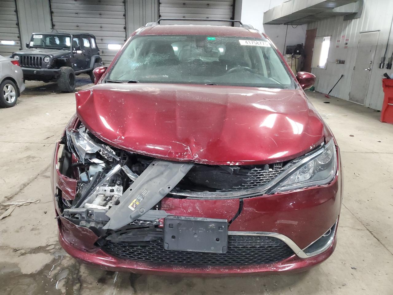 2017 Chrysler Pacifica - Image 5