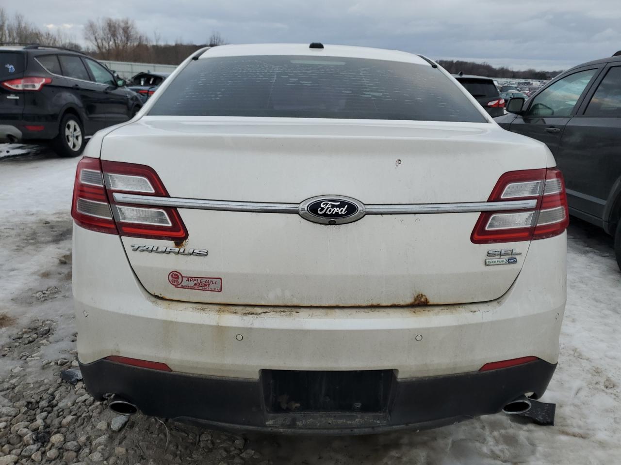 2015 Ford Taurus - Image 6