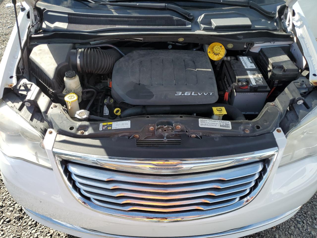 2014 Chrysler Town & Country - Image 12