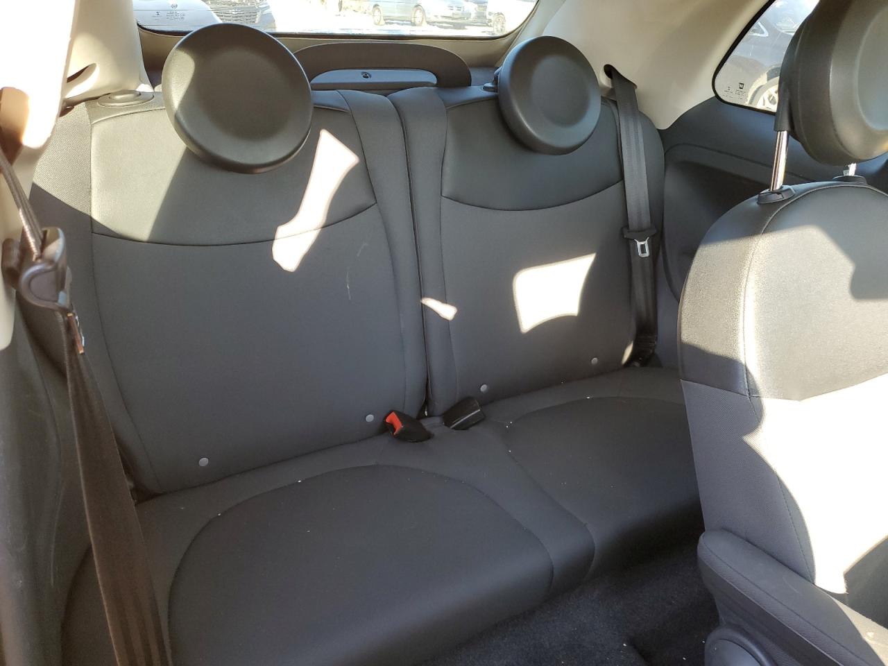 2015 Fiat 500 - Image 10