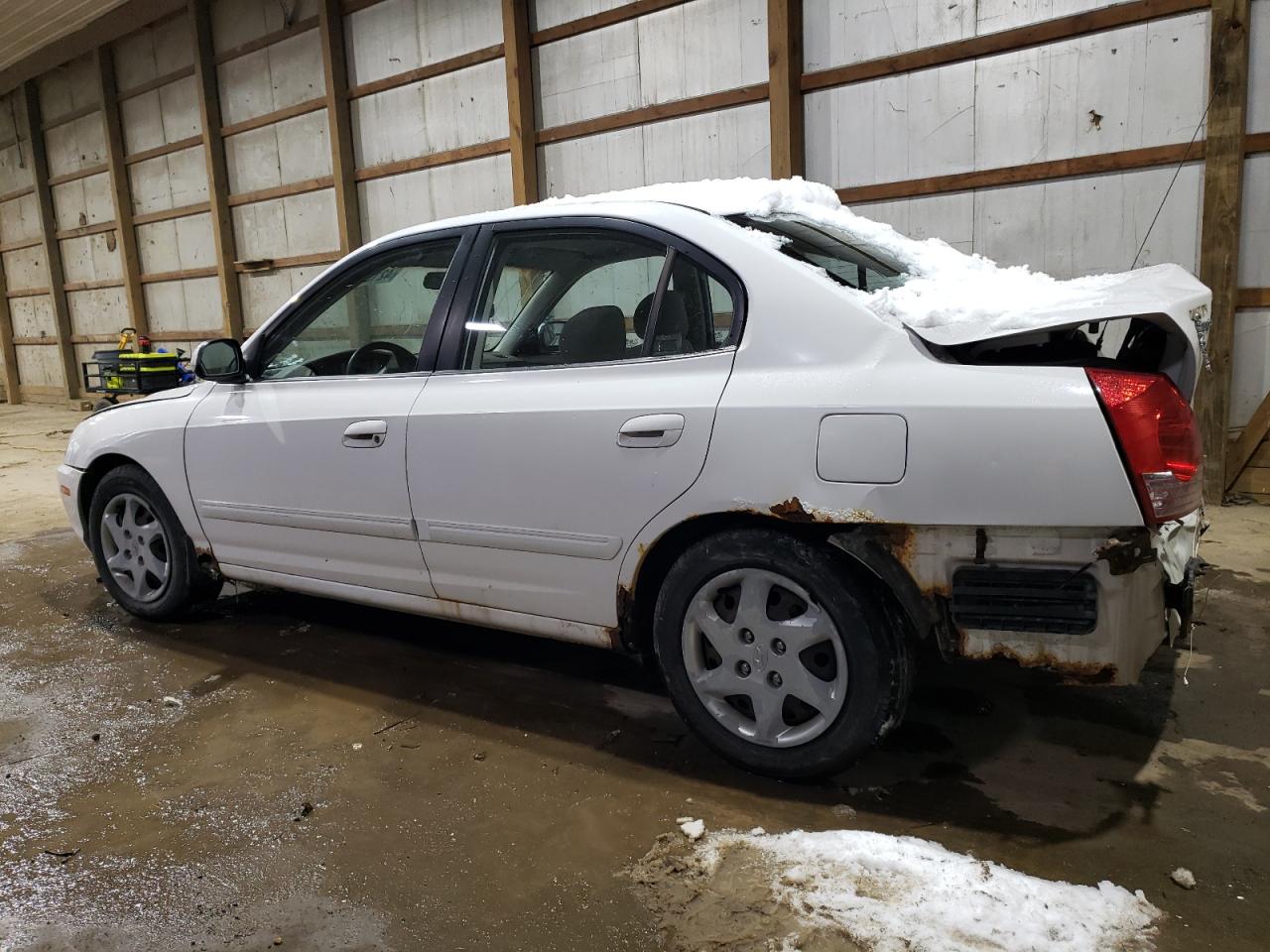 2004 Hyundai Elantra - Image 2