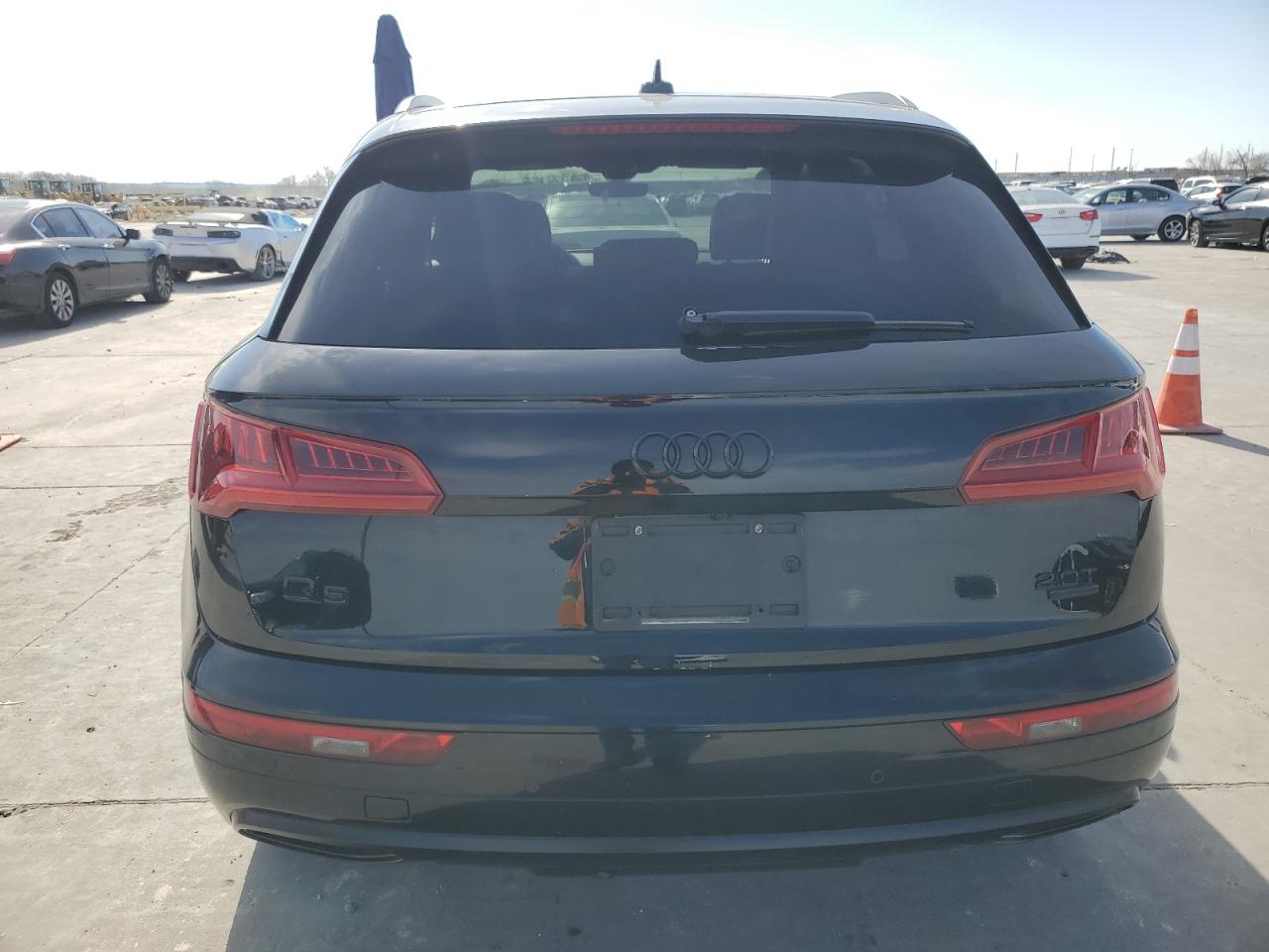 VIN: WA1BNAFY4J2078911 2018 AUDI Q5