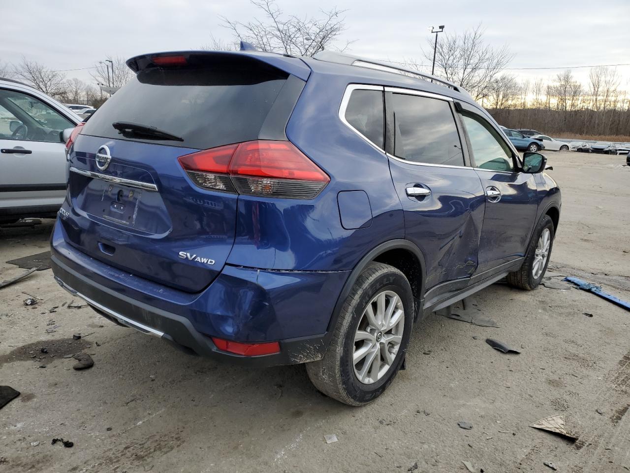 2017 Nissan Rogue - Image 3