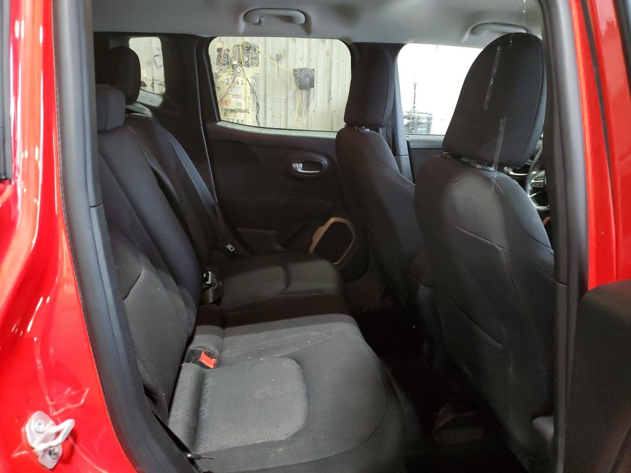 2017 Jeep Renegade - Image 11