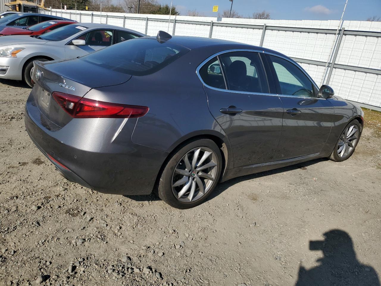 2017 Alfa Romeo Giulia - Image 3