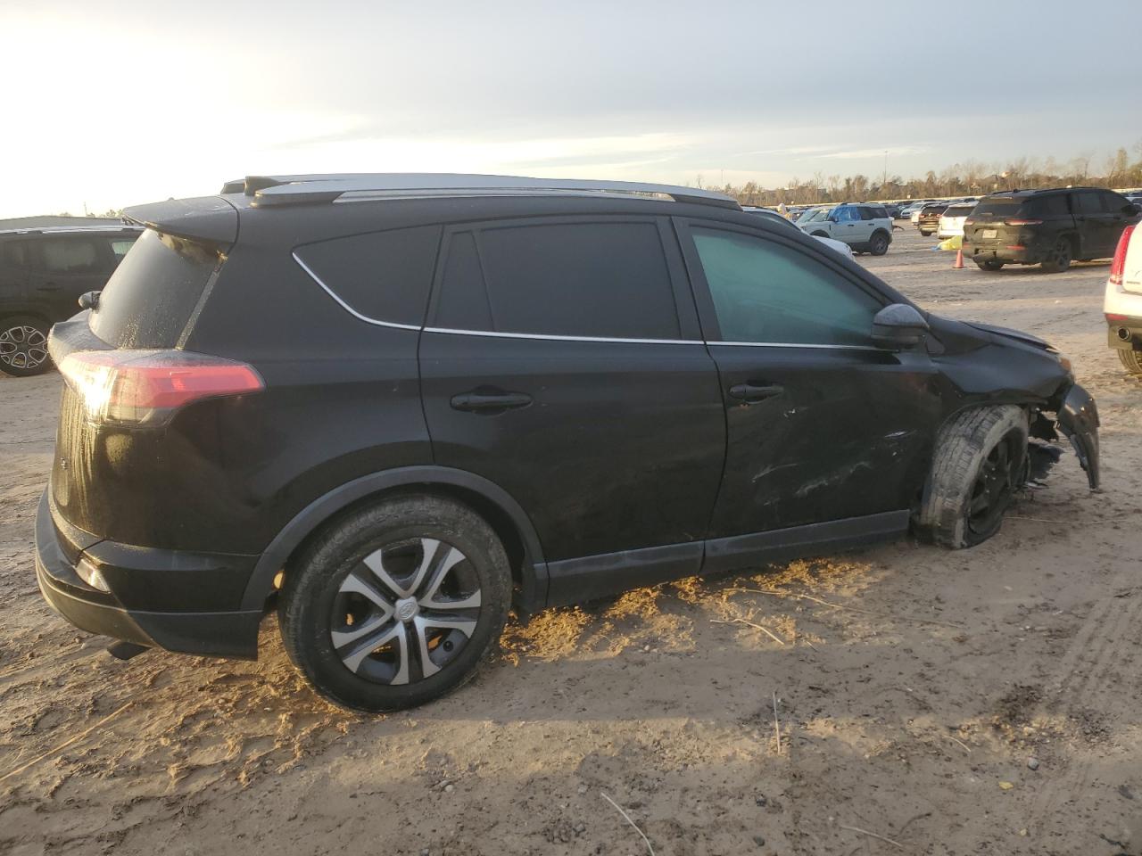 2018 Toyota RAV 4 - Image 3