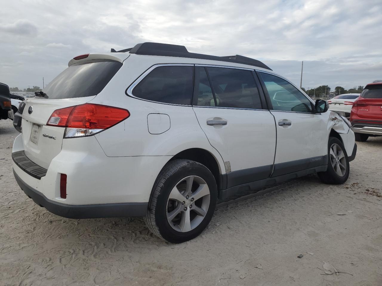 2014 Subaru Outback - Image 3