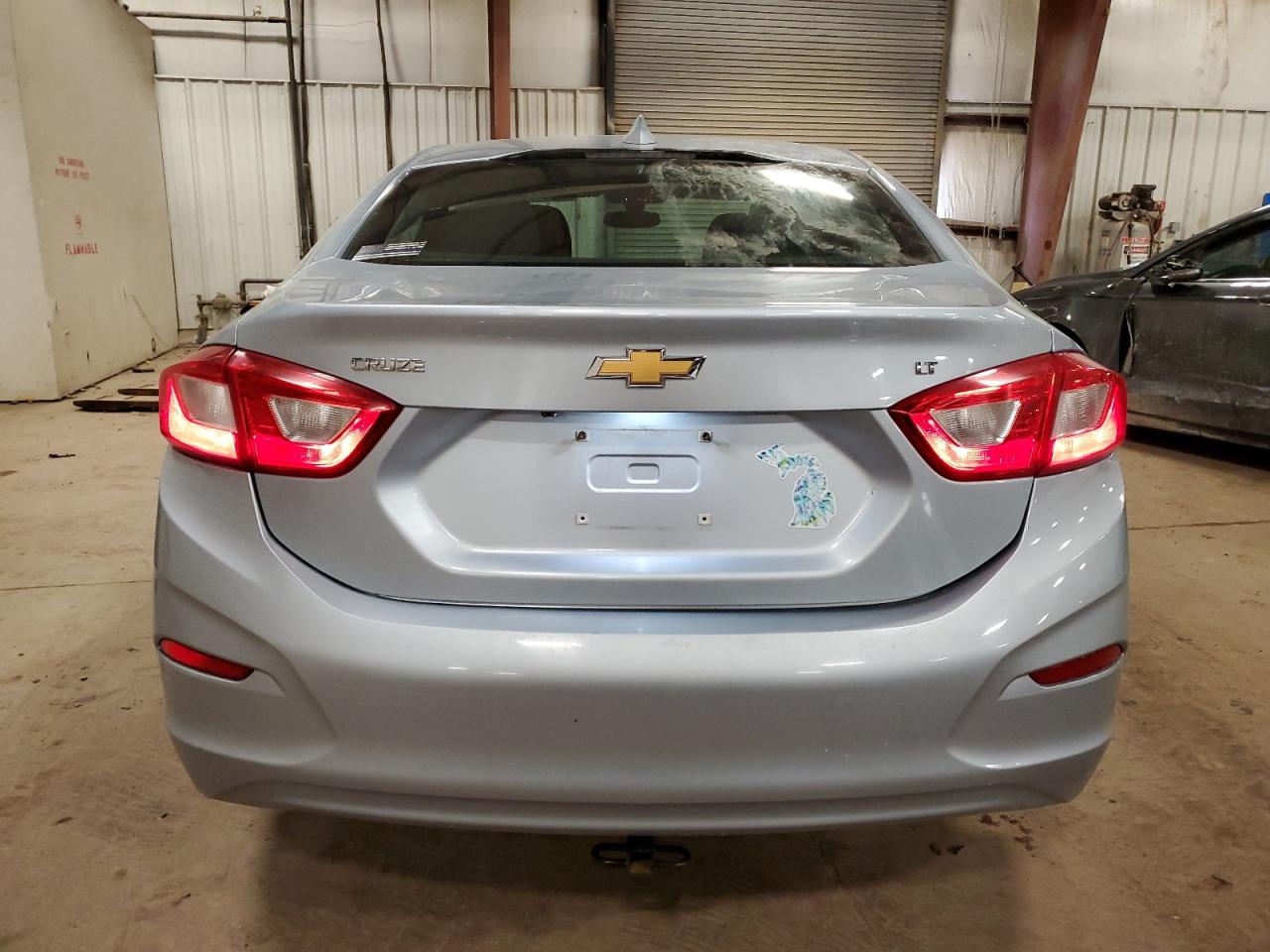 2017 Chevrolet Cruze - Image 6