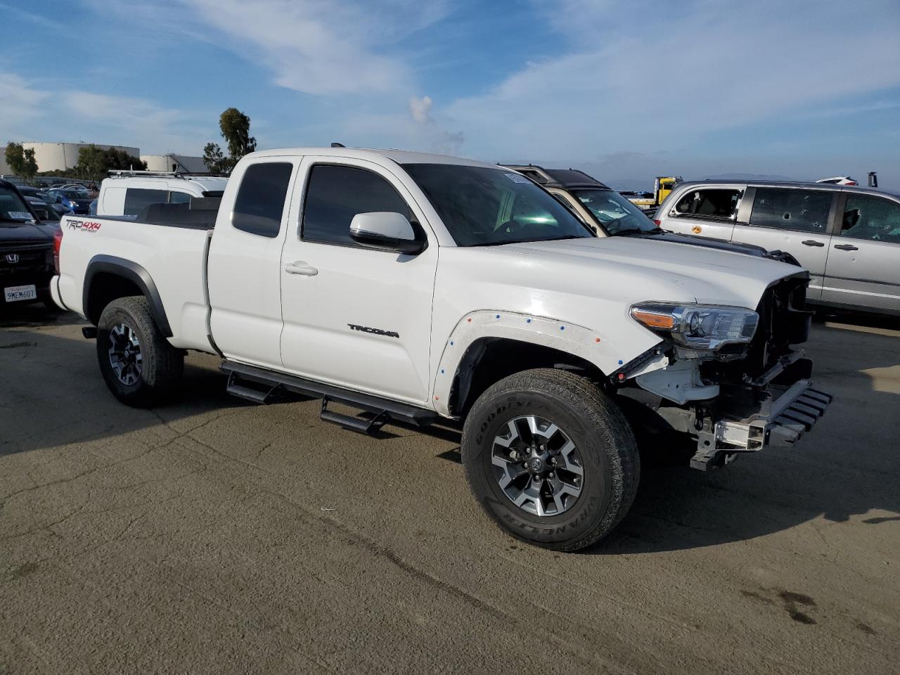 VIN 5TFSZ5AN5KX189549 2019 TOYOTA TACOMA no.4