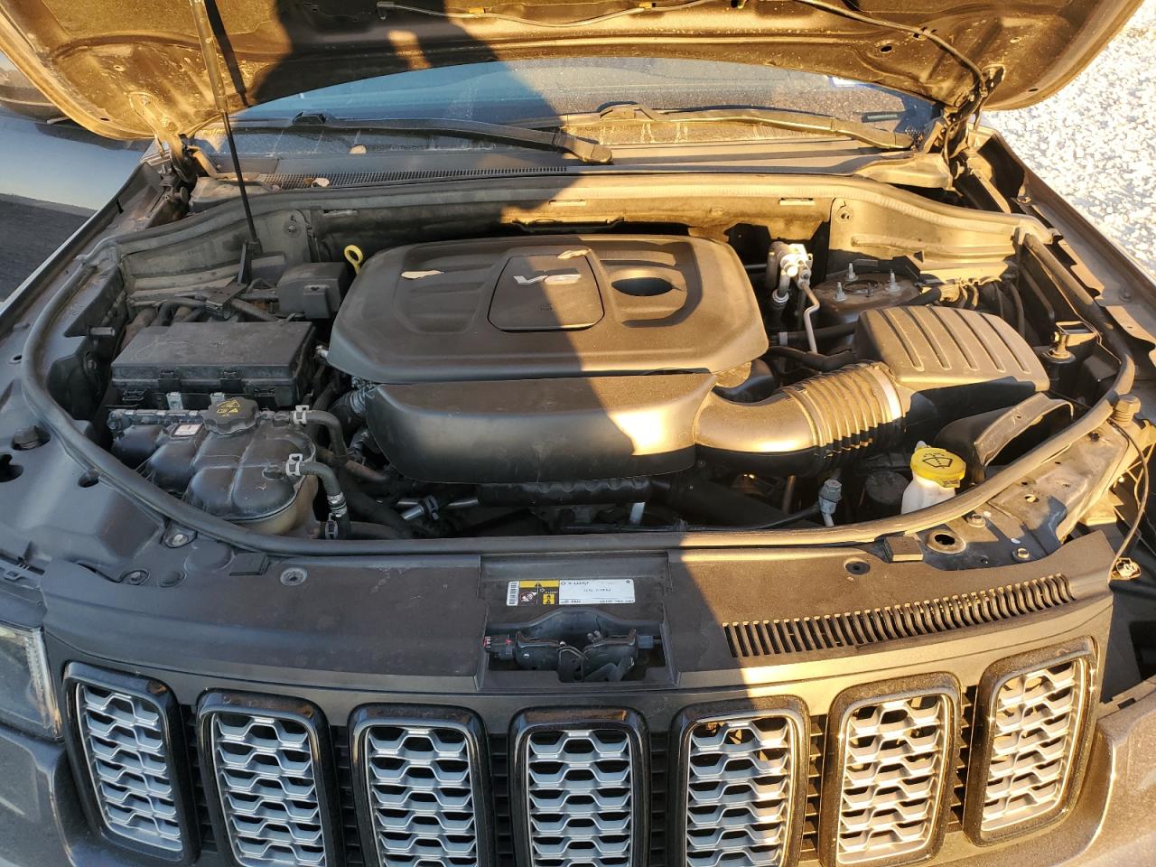 2017 Jeep Grand Cherokee - Image 14
