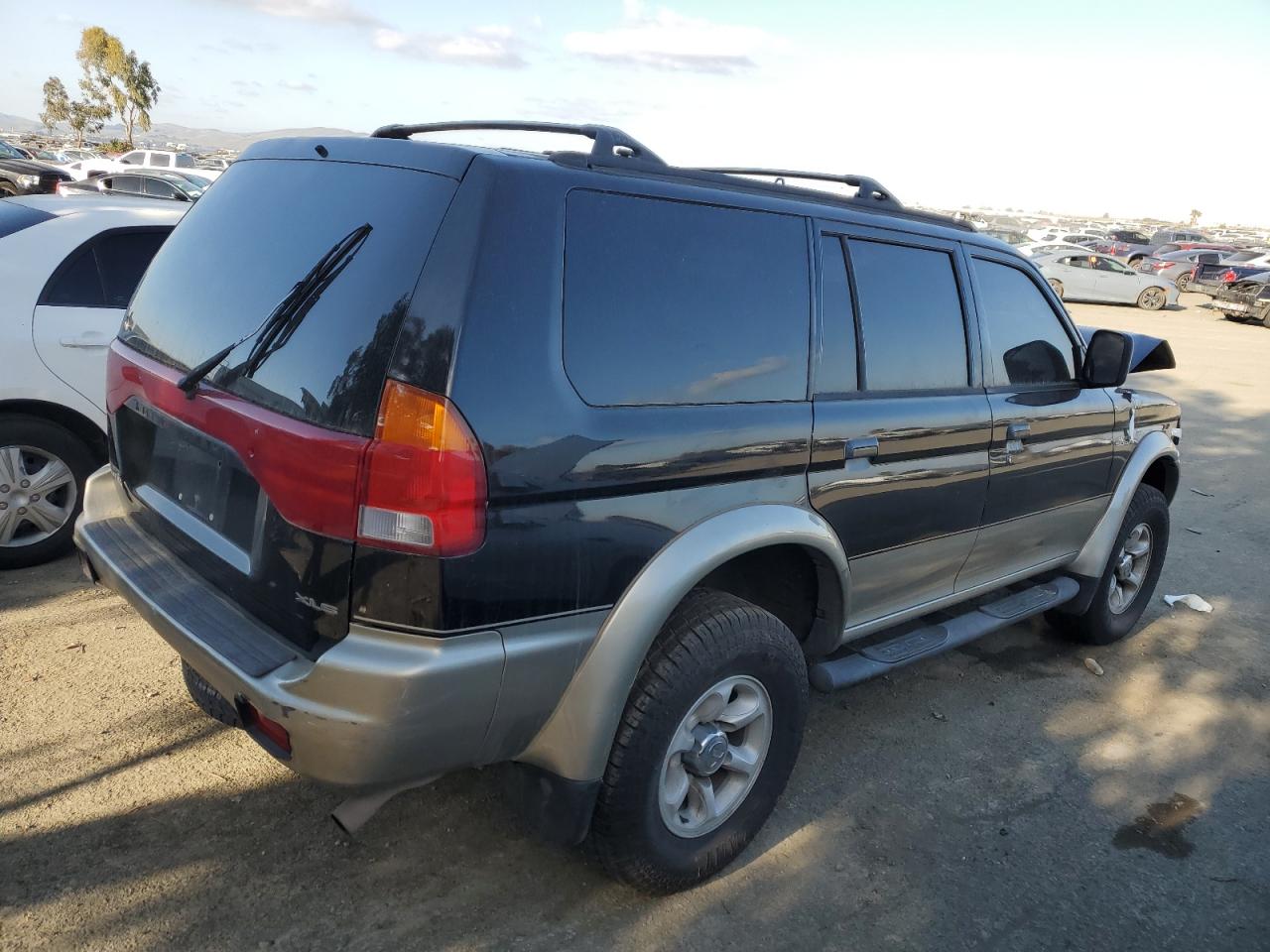 1999 Mitsubishi Montero - Image 3