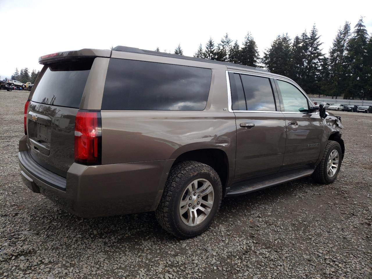 VIN 1GNSKJKC3FR696011 2015 CHEVROLET SUBURBAN no.3