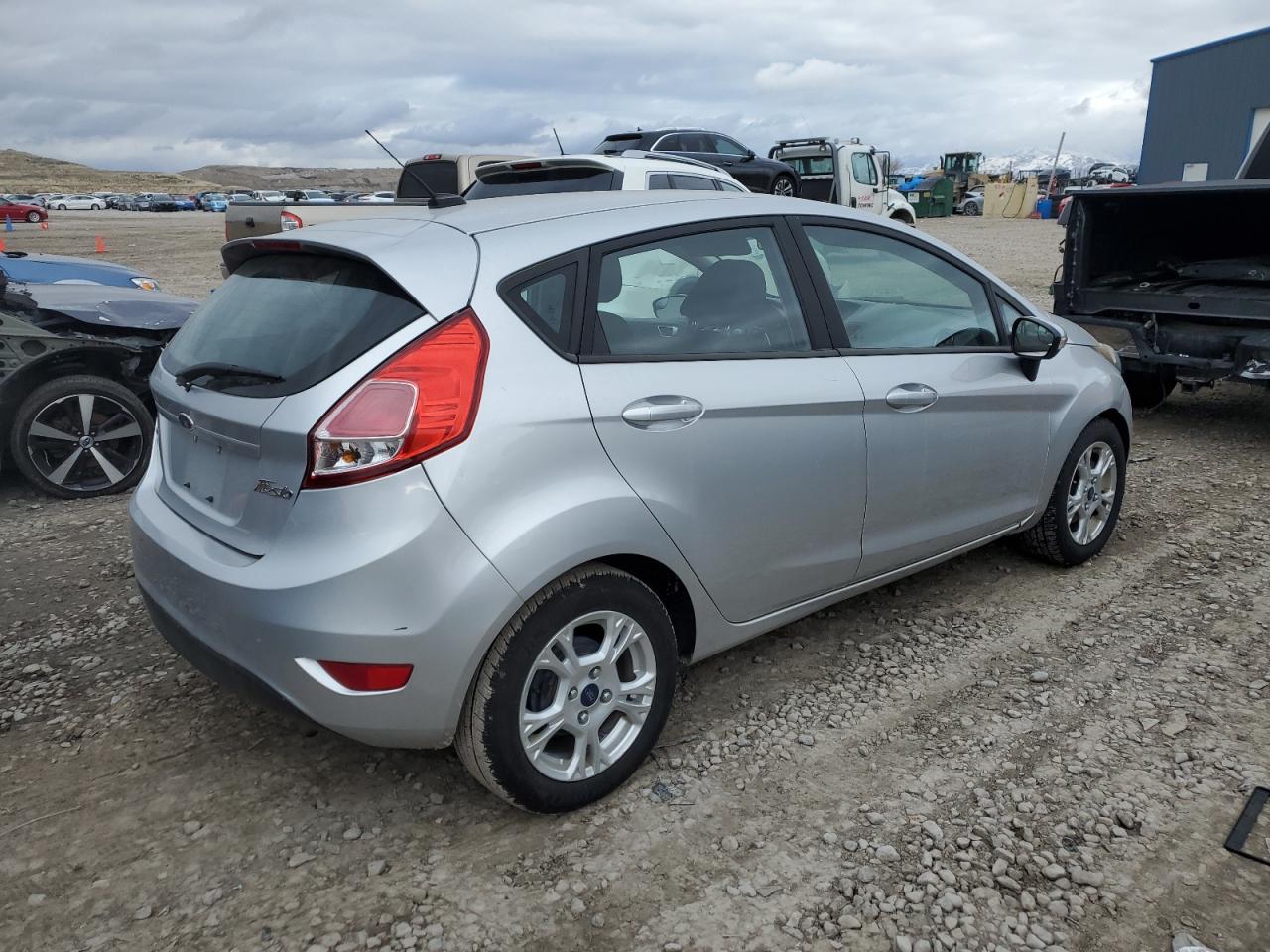 VIN 3FADP4EJ4FM172775 2015 FORD FIESTA no.3