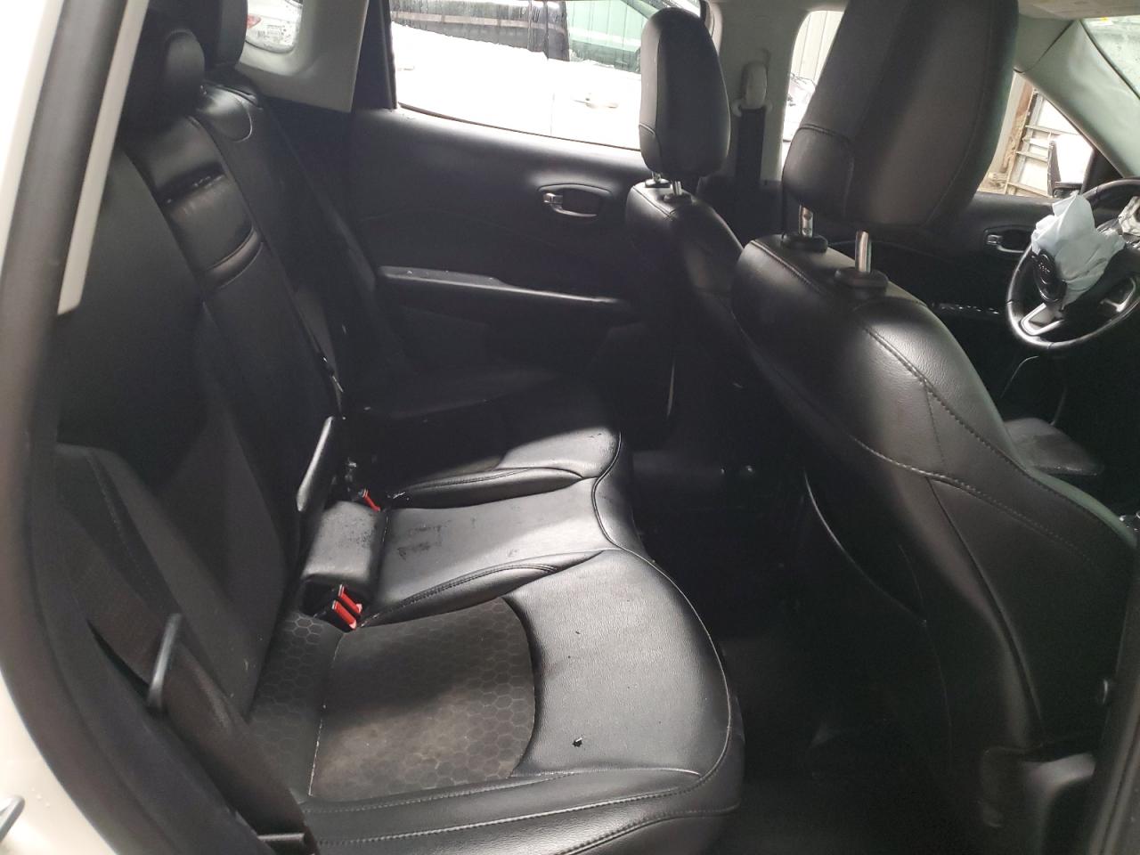 2020 Jeep Compass - Image 11
