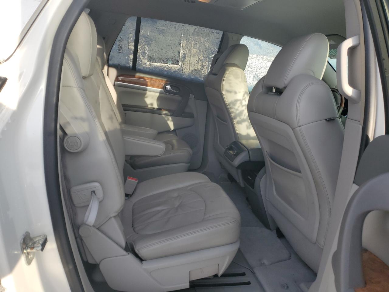 2010 Buick Enclave - Image 11