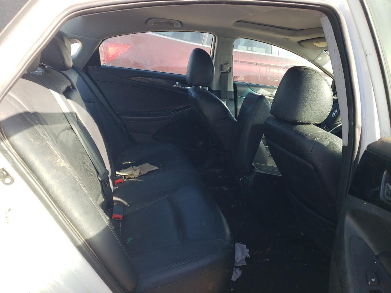 2011 Hyundai Sonata - Image 10