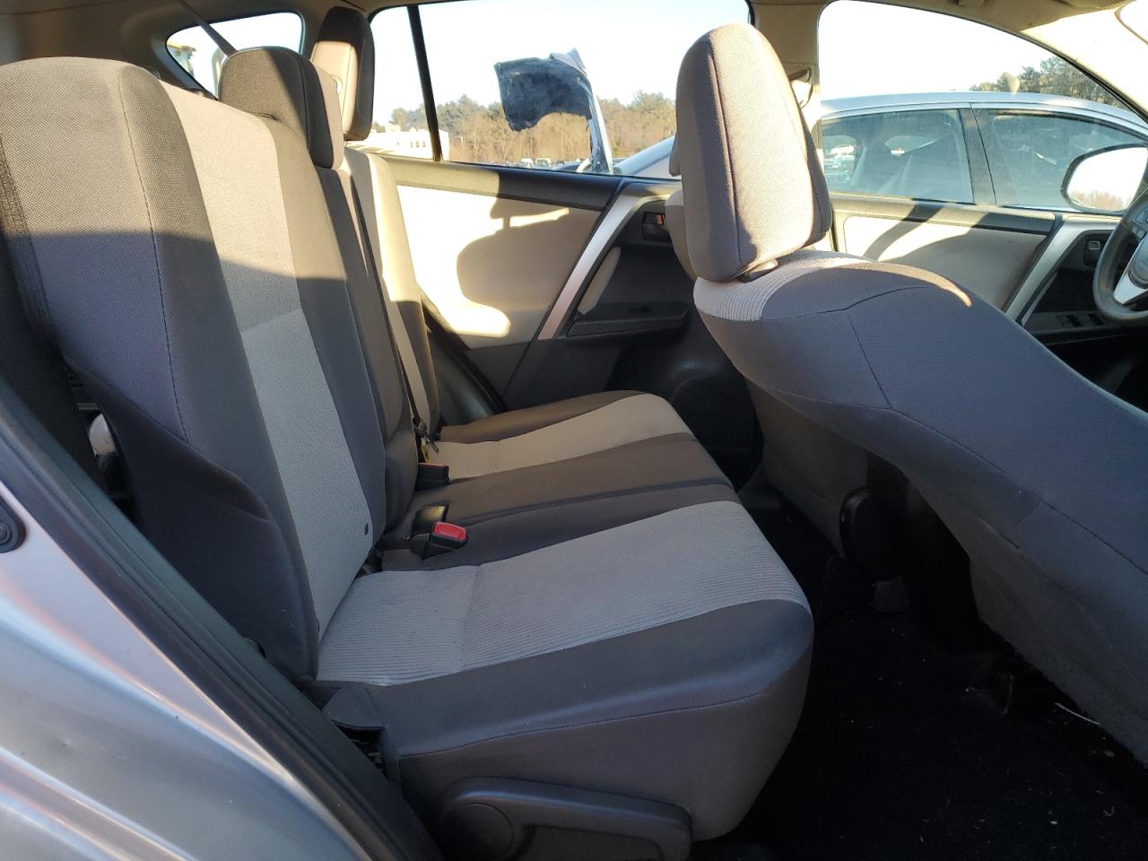 2015 Toyota RAV 4 - Image 11