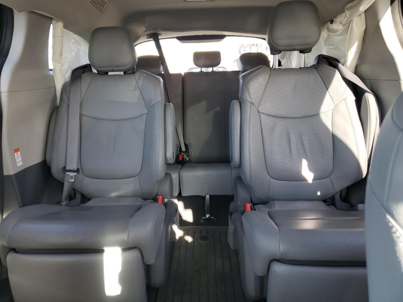 2021 Toyota Sienna - Image 10
