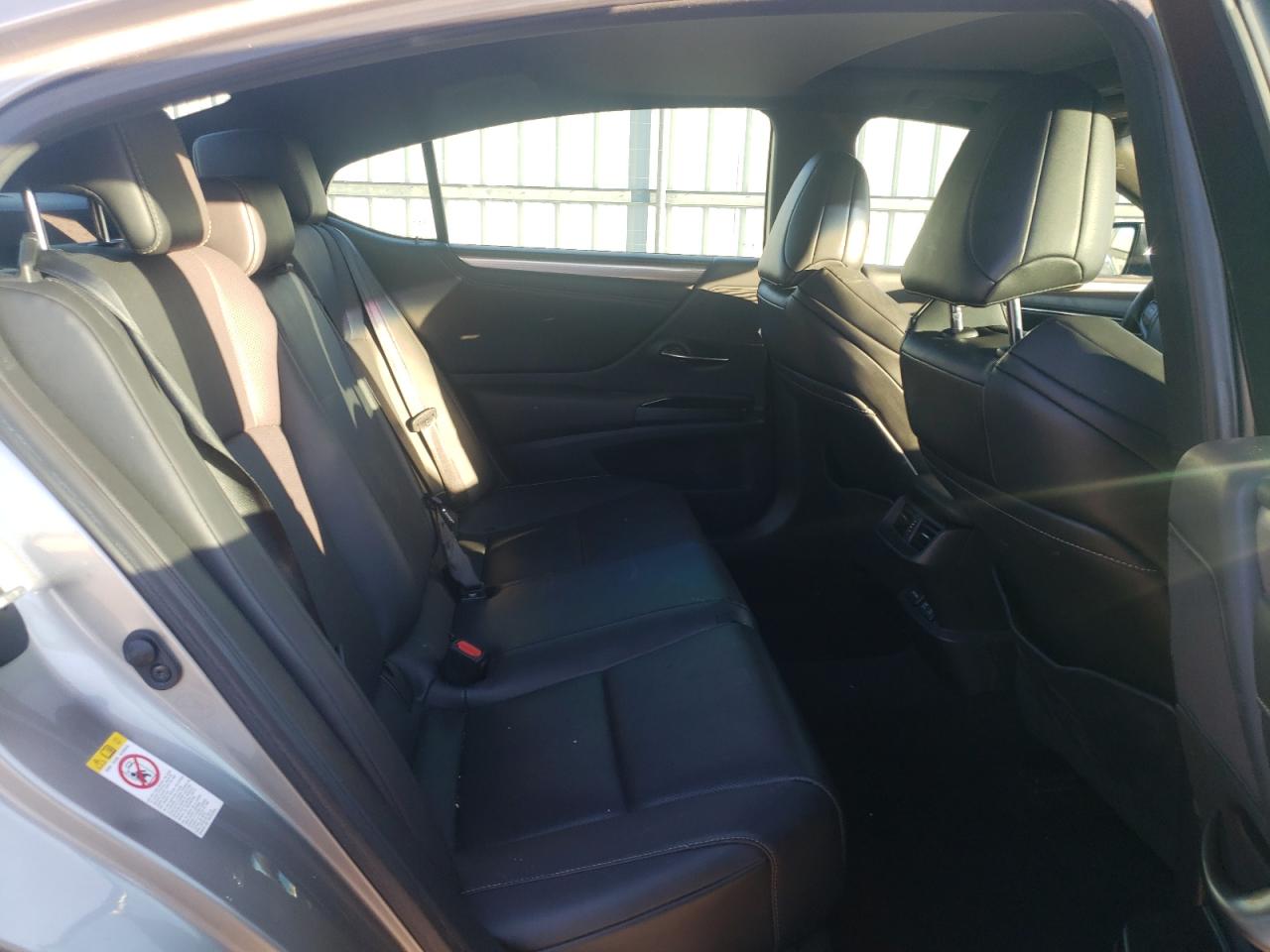 2019 Lexus ES - Image 10