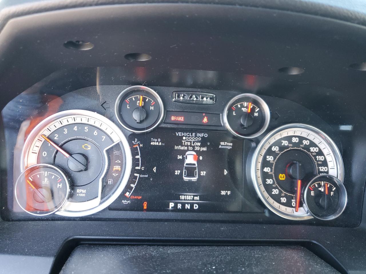 2015 RAM 1500 - Image 9