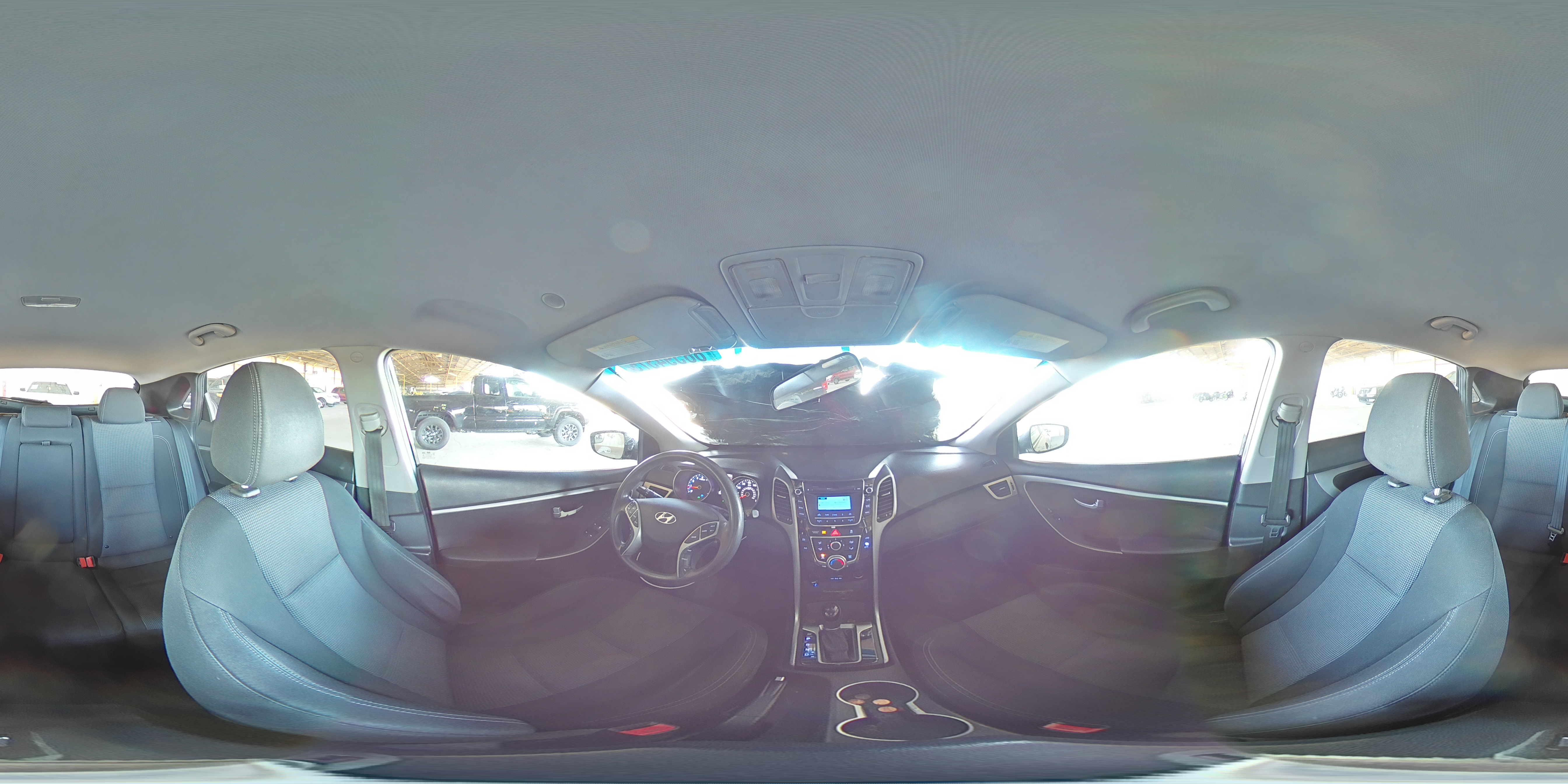 2017 Hyundai Elantra - Image 13
