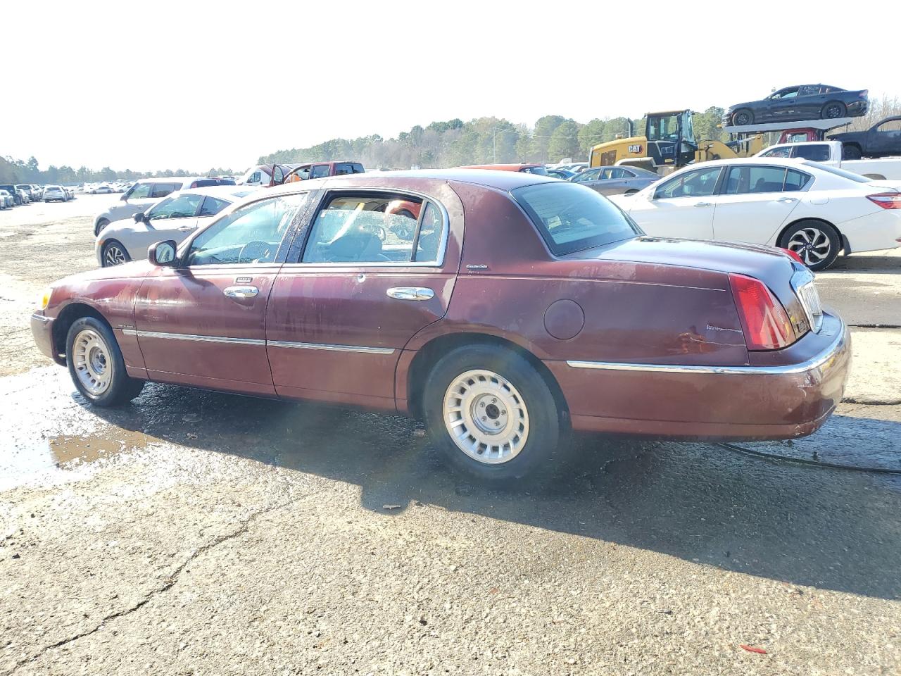 2000 Lincoln Town Car - Image 2