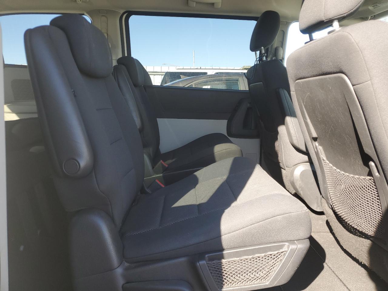 2009 Dodge Caravan - Image 11