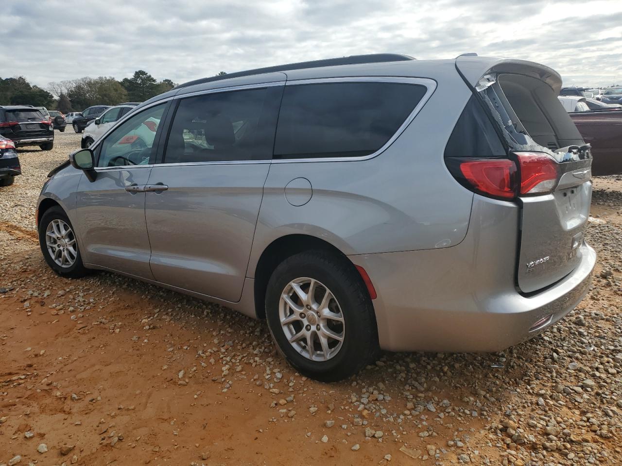 2020 Chrysler Voyager - Image 2
