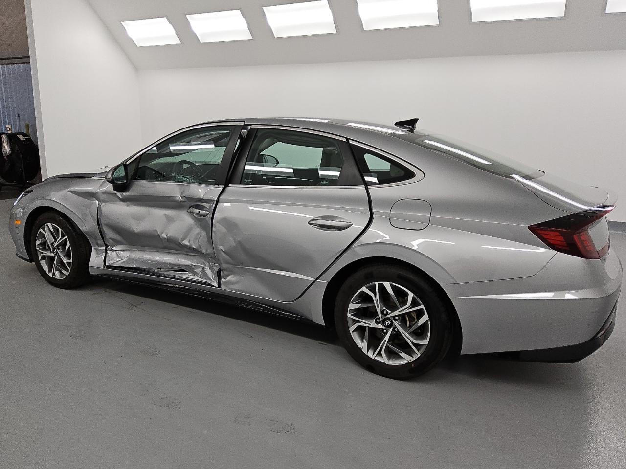 2023 Hyundai Sonata - Image 2
