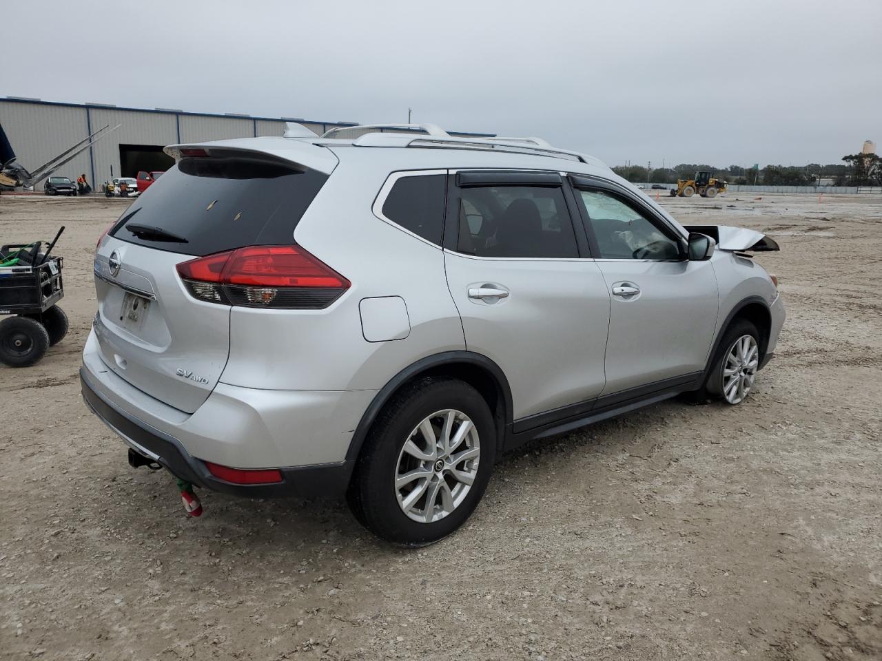 2017 Nissan Rogue - Image 3