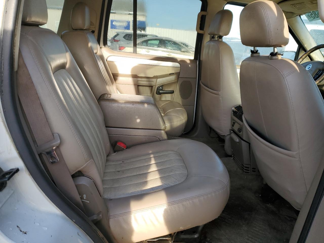 2004 Mercury Mountaineer - Image 11