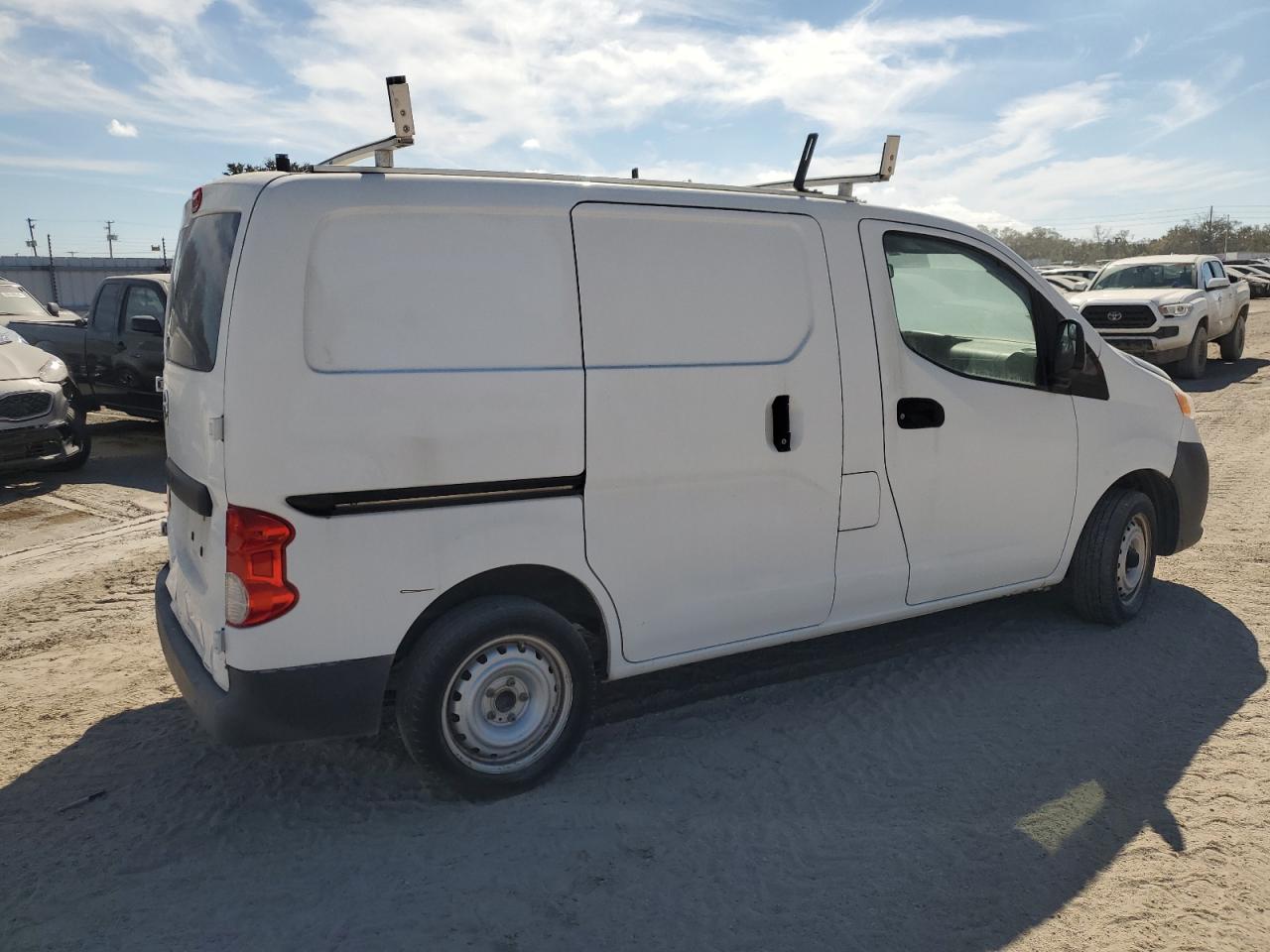 2015 Nissan NV - Image 3