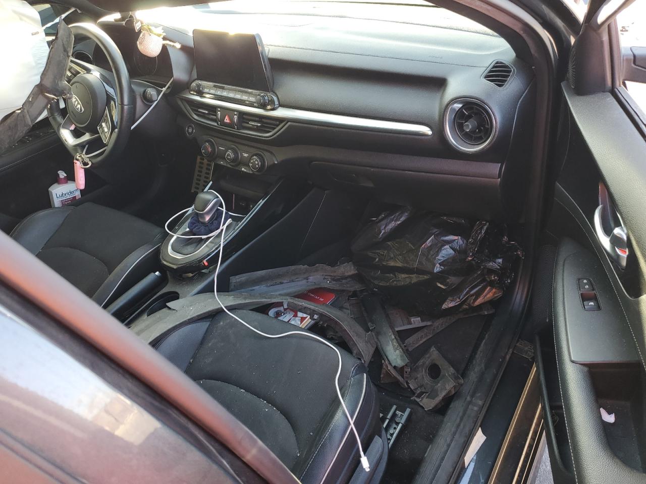 2021 Kia Forte - Image 8