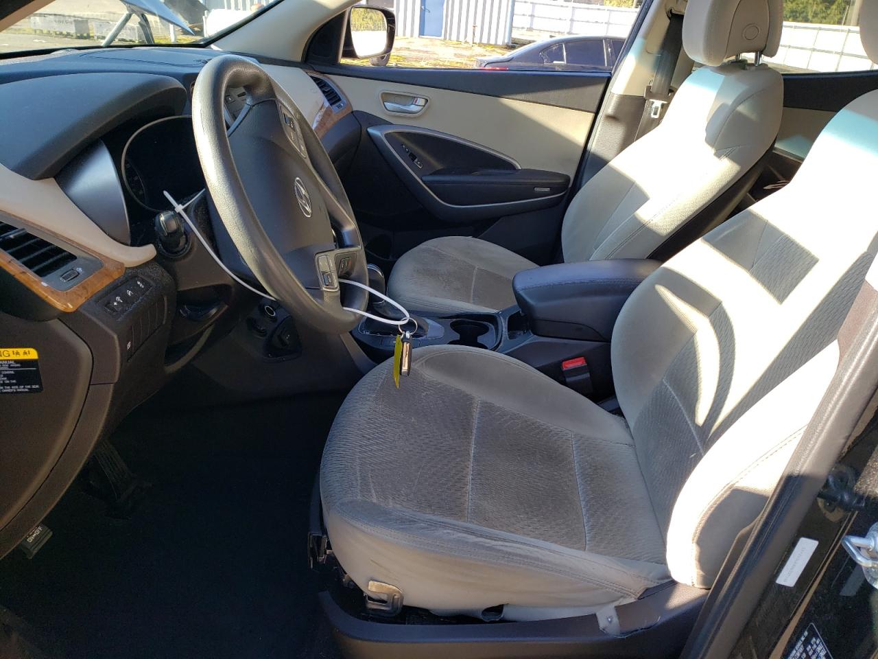 2016 Hyundai Santa Fe - Image 7