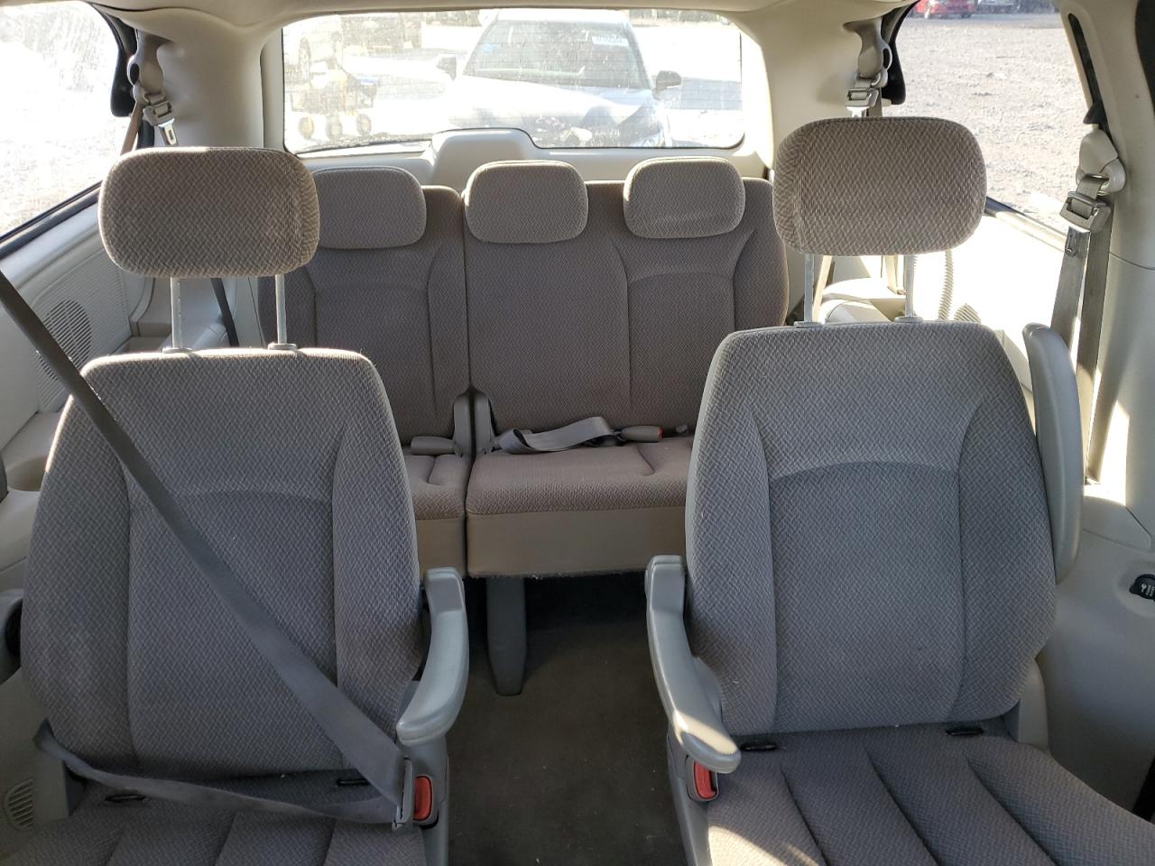 2007 Chrysler Town & Country - Image 10