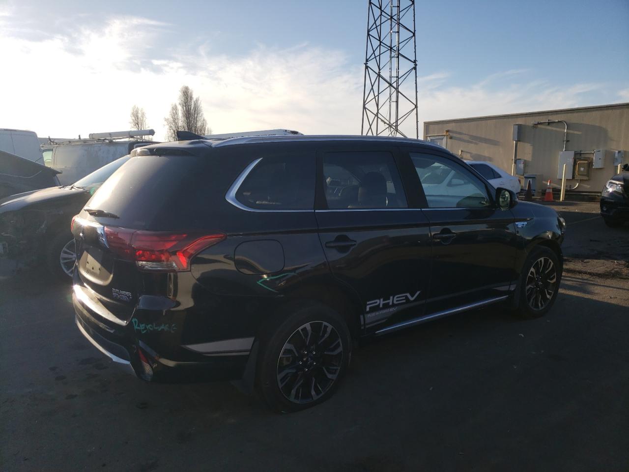 2018 Mitsubishi Outlander - Image 3