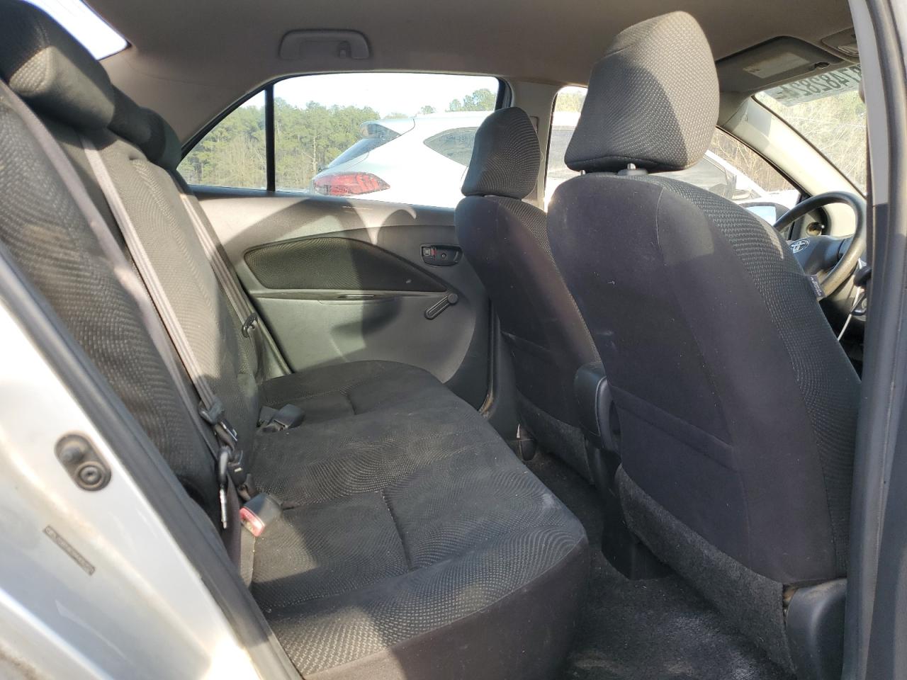 2010 Toyota Yaris - Image 10