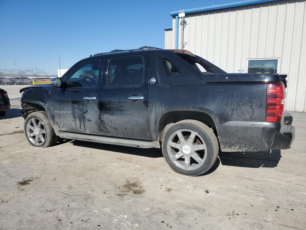 2013 Chevrolet Avalanche - Image 2