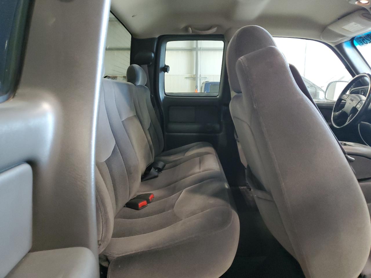 2003 GMC Sierra - Image 10