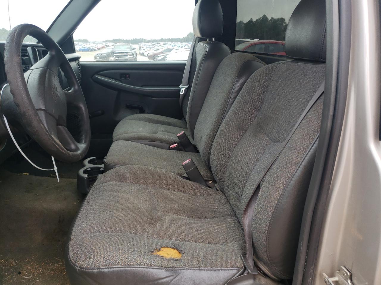 2004 Chevrolet Silverado - Image 10
