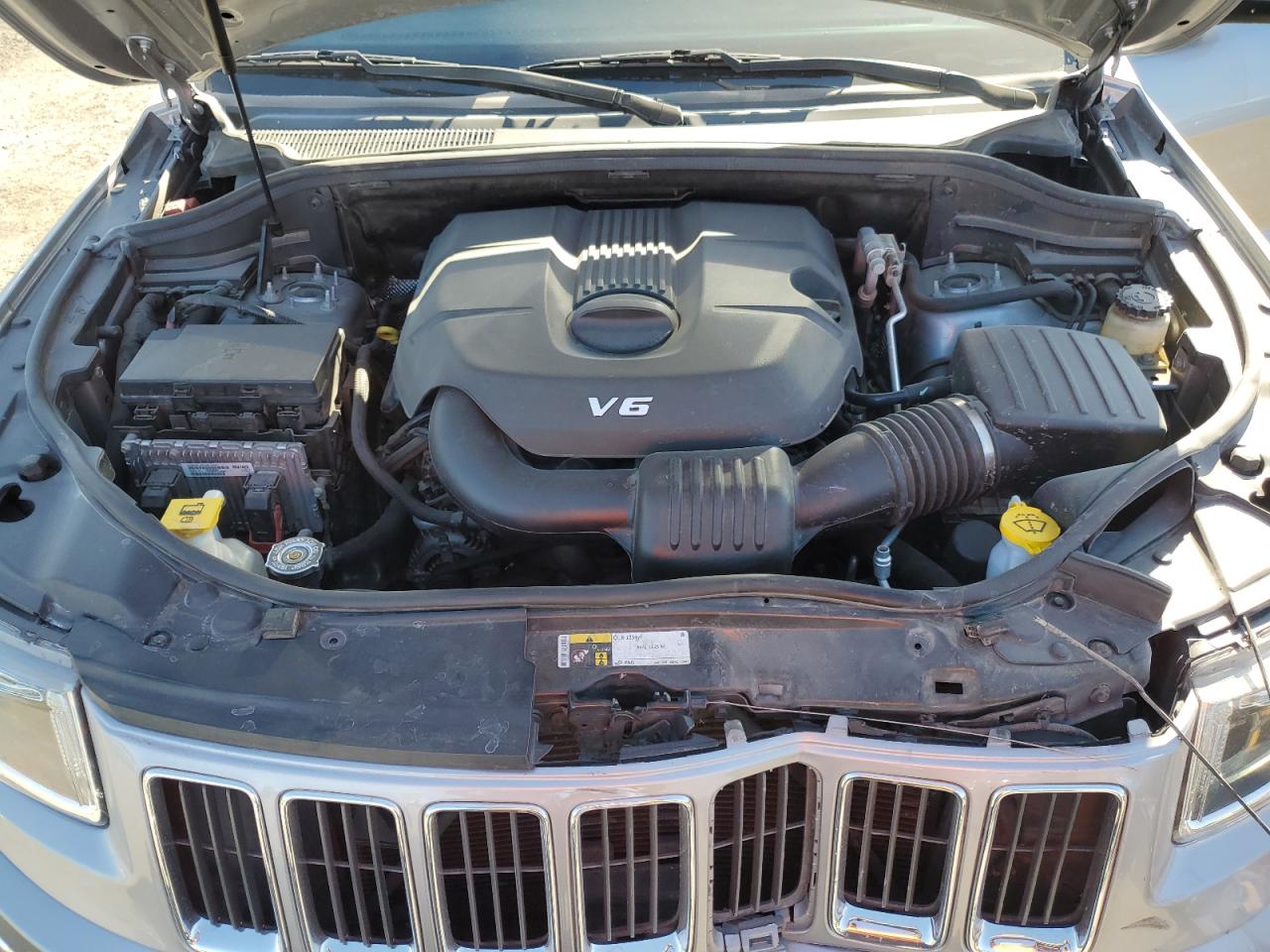 2015 Jeep Grand Cherokee - Image 13