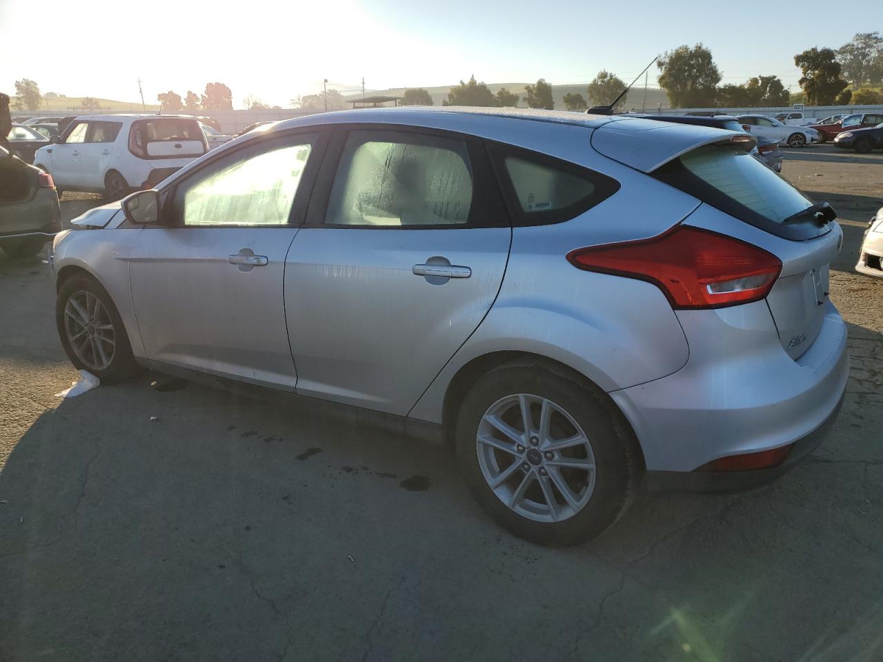 VIN 1FADP3K25JL273535 2018 FORD FOCUS no.2