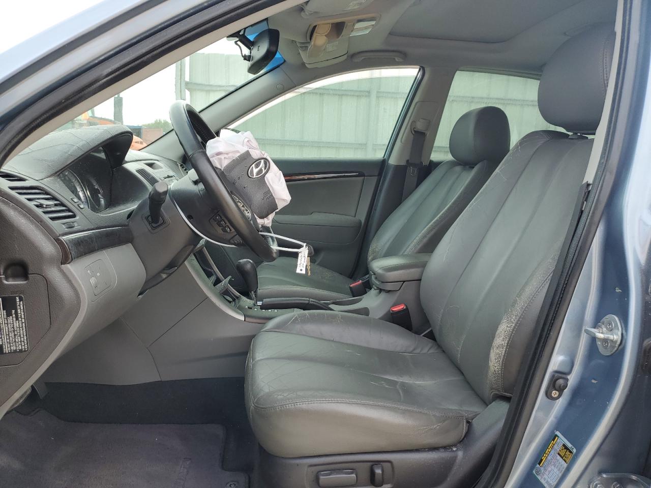 2010 Hyundai Sonata - Image 7