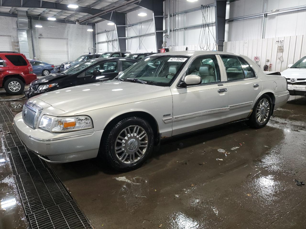 2010 Mercury Grand Marquis - Image 1