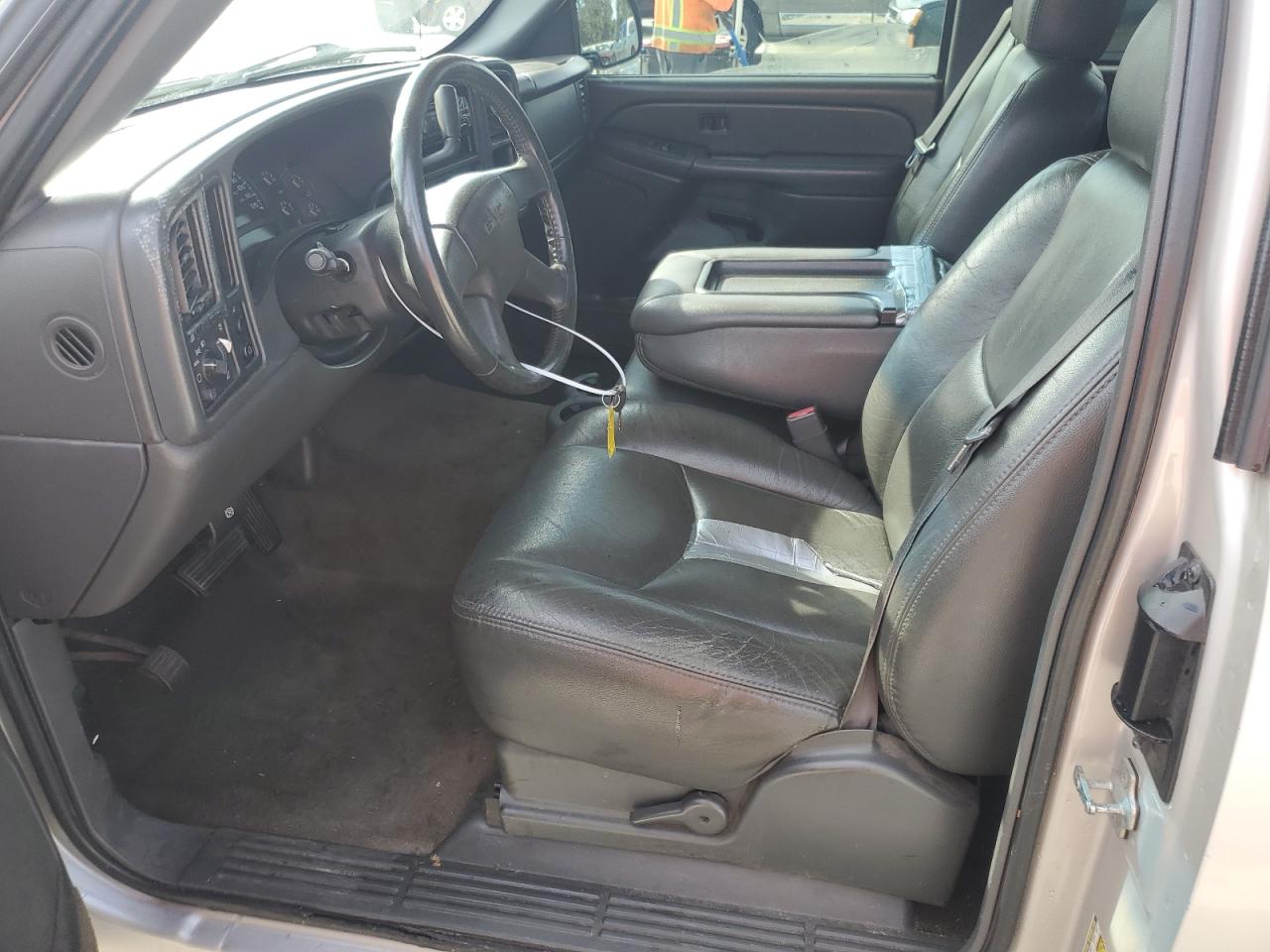 2005 GMC Sierra - Image 7